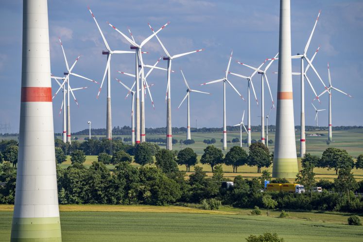 Windpark nordöstlich von Bad Wünnenberg in NRW / picture alliance / Jochen Tack | Jochen Tack