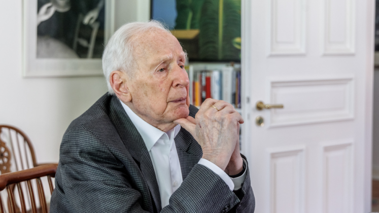 Klaus von Dohnanyi in seinem Hamburger Büro