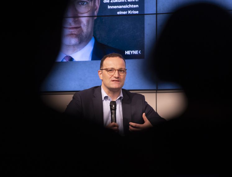 Ex-Bundesgesundheitsminister Jens Spahn (CDU) stellt in der Bertelsmann Hauptstadtrepräsentanz sein neues Buch "Wir werden einander viel verzeihen müssen" vor.