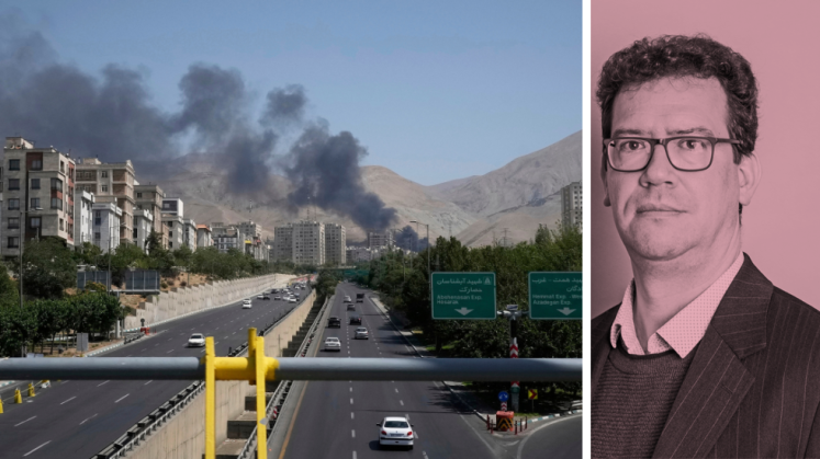 Rauch steigt aus einem Öllager in der iranischen Hauptstadt Teheran