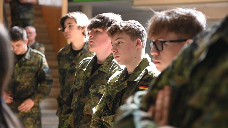 Jugendliche bei Schnuppertag der Bundeswehr