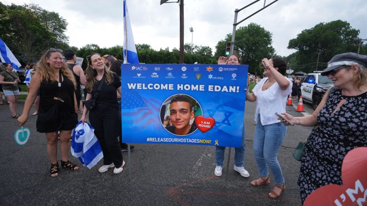 Amerikaner feiern die Rückkehr der Geisel Edan Alexander