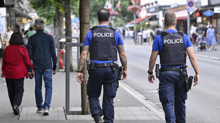 Schweizer Polizisten