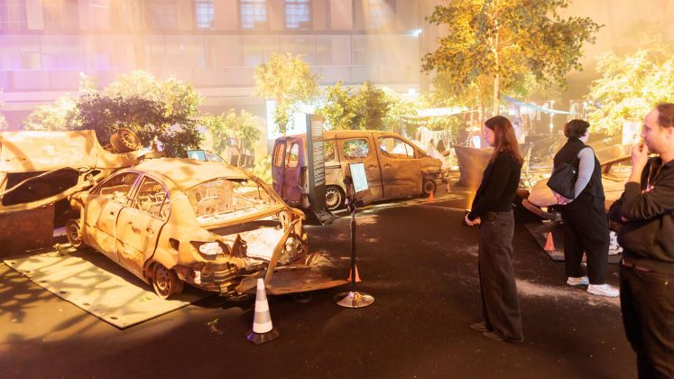 Besucher auf der Nova-Ausstellung