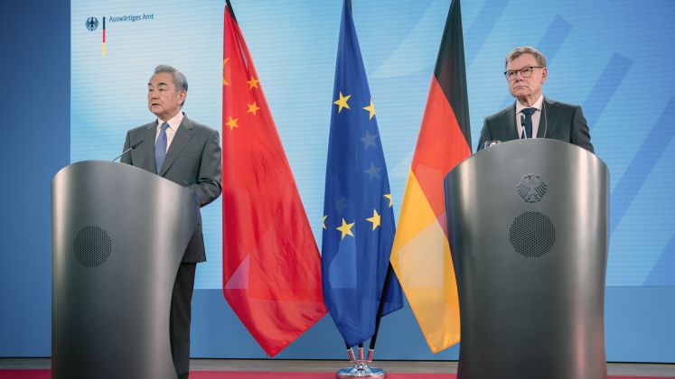 Wang Yi und Johann Wadephul