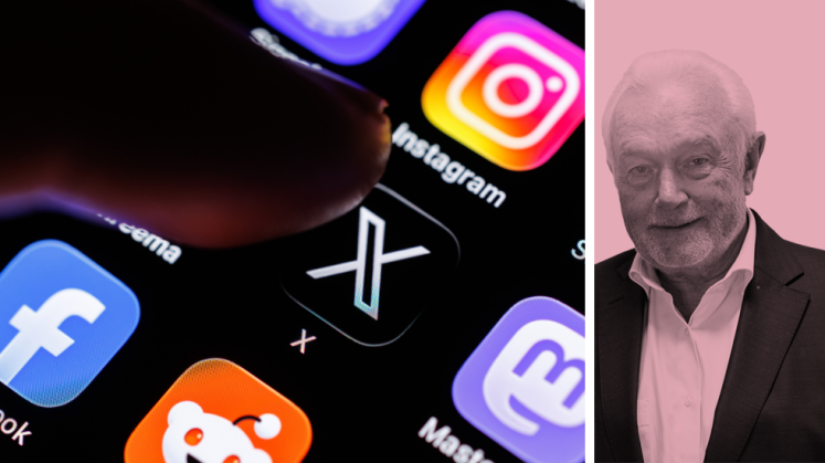 Foto: Finger tippt auf die X-App, rechts älterer Mann mit weißem Haar, Anzug, unsicherer Vorschlag.