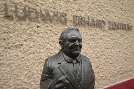 Ludwig-Erhard-Büste