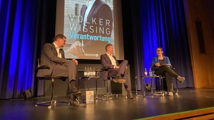 Wolfgang Schmidt, Volker Wissing und Moderatorin Corinna Budras