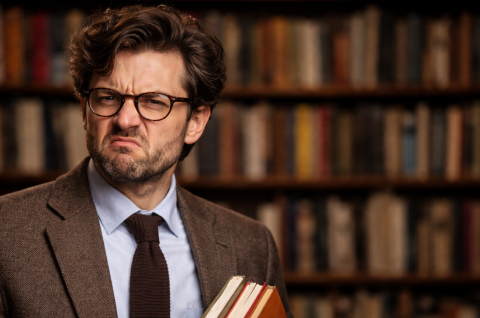 Naserümpfender Intellektueller