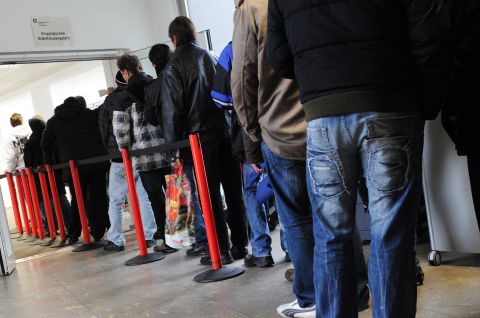 Schlange im Jobcenter