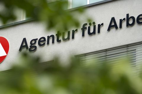 Fassade der Agentur für Arbeit in Dresden