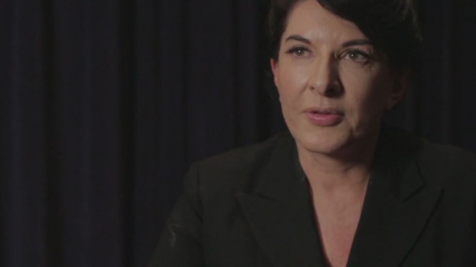 Die „Großmutter der Performance-Kunst“ gibt jungen Künstlern Ratschläge