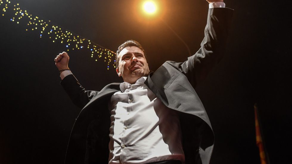 Zoran Zaef, Führer der sozialdemokratischen Partei SDSM, feiert den Wahlsieg in Mazedonien bei den Parlamentswahlen im Dezember 2016