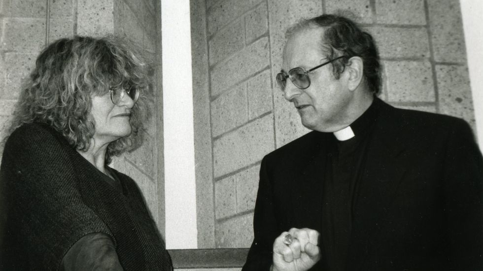 Alice Schwarzer und Kardinal Meisner 1995 auf dem FrauenMediaTurm