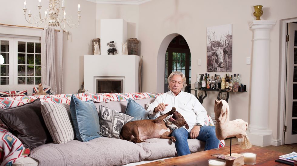 Der Makler Norbert Bernitzke in seinem Landhaus am Stadtrand von Kapstadt. Er ist 2003 von München nach Südafrika gezogen