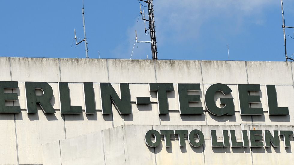 Der Schriftzug "Berlin-Tegel Otto Lilienthal" am Gebäude des Flughafens Tegel in Berlin