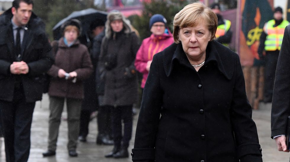 Bundeskanzlerin Angela Merkel bei der Gedenkveranstaltung am Berliner Breitsscheidplatz
