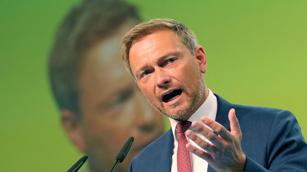 12.05.2018, Berlin: Christian Lindner, FDP-Vorsitzender, hält auf dem 69. Ordentlichen Bundesparteitag der FDP eine Rede. 