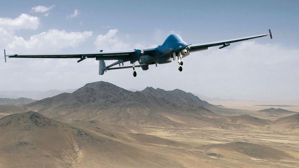 Eine unbemanntes Aufklärungsflugzeug vom Typ Heron 1, aufgenommen bei einem Testflug (undatiertes Archivfoto). 