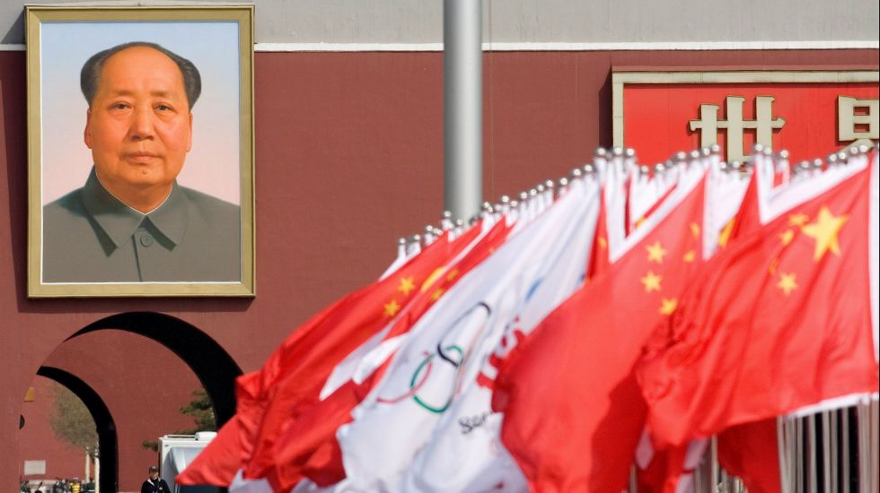 Das Porträt von Mao bei einer Feier anlässlich der Olympischen Spiele in Peking