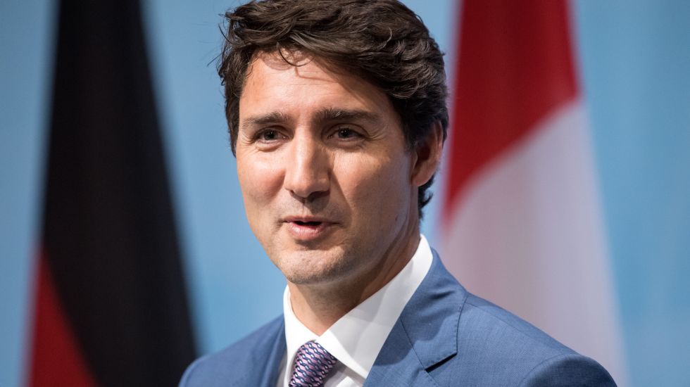 Justin Trudeau lächelnd bei einer Rede