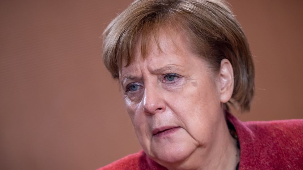 12.12.2018, Berlin: Bundeskanzlerin Angela Merkel (CDU) wartet auf den Beginn der Sitzung des Bundeskabinetts im Kanzleramt.