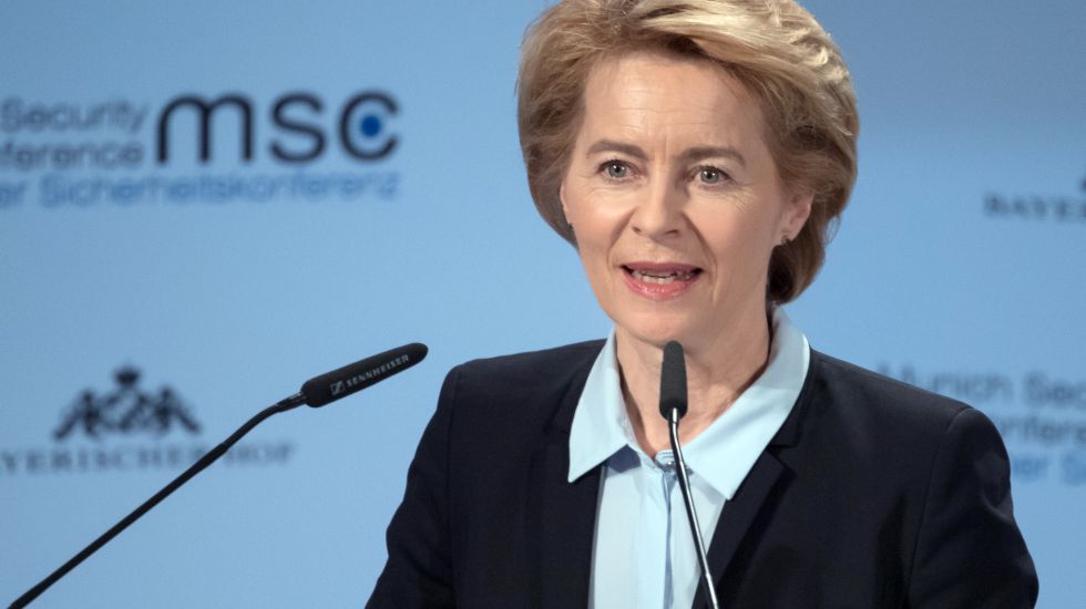Ursula von der Leyen (CDU), Bundesverteidigungsministerin, spricht am ersten Tag der Muenchner Sicherheitskonferenz