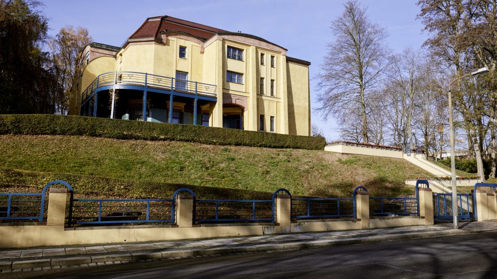 Villa Esche von der Straße aus fotografiert / dpa