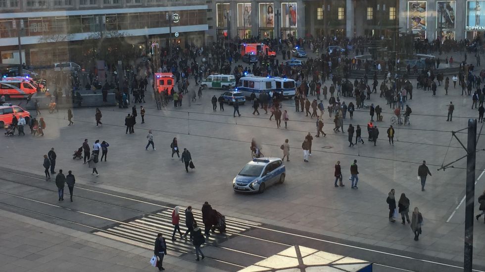 Die Massenschlägerei auf dem Berliner Alexanderplatz