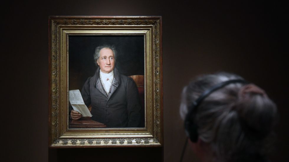 Ein Gemaelde von Johann Wolfgang von Goethe von Joseph Karl Stieler ist in der Ausstellung „Du bist Faust“ in der Hypo Kunsthalle Muenchen ausgestellt