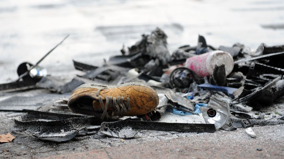 Überbleibsel des illegalen Autorennens auf dem Kurfürstendamm in Berlin