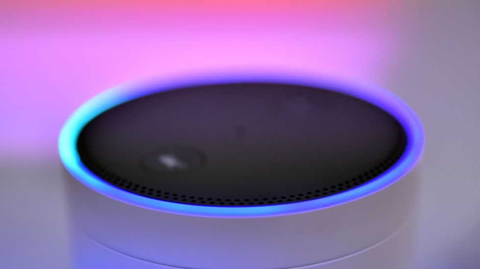 Der Lautsprecher Amazon Echo - Alexa Voice Service steht am 01.09.2017 auf der IFA in Berlin. (zu dpa-Story - Sprachassistenten vom 21.11.2017) 