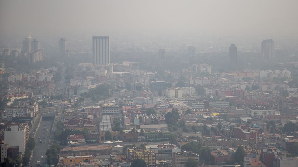 Mexiko-Stadt in einer Smog-Glocke.