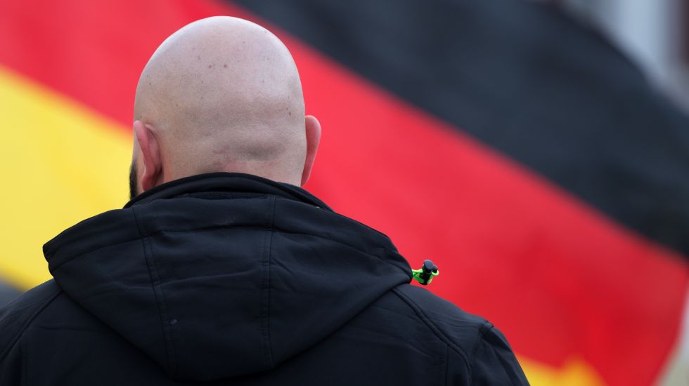 rechtsextremismus-corona-herdenimmunitaet-durchseuchung-heldengeschichte-afd