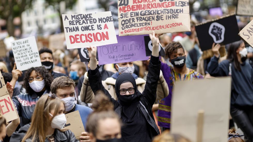 migrantifa-rassismus-antifa-linke-gewalt-stuttgart-szene-stellvertreter-netzwerk-politik
