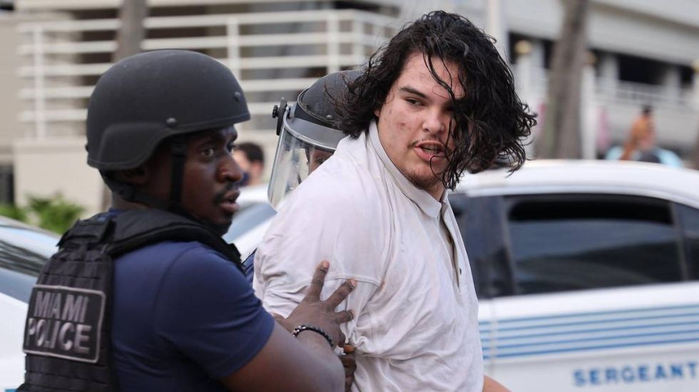 debatte-polizeigewalt-usa-deutschland-schusswaffen-polizeireform 