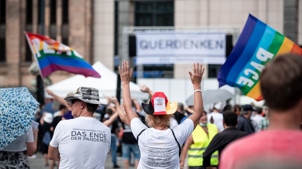 berlin-verbietet-corona-demo-querdenken-innensenat-andreas-geisel-afd
