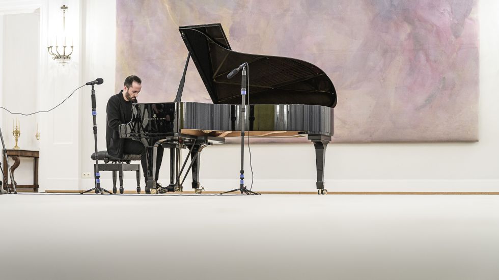 kultur/twitter-debatte-helmut-mauro-igor-levit