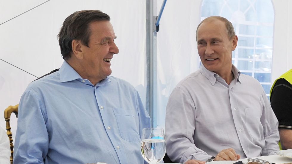 gernot-erler-putin-deutschlandfunk-gerhard-schroder-mannerfreundschaft-kreml-nawalny