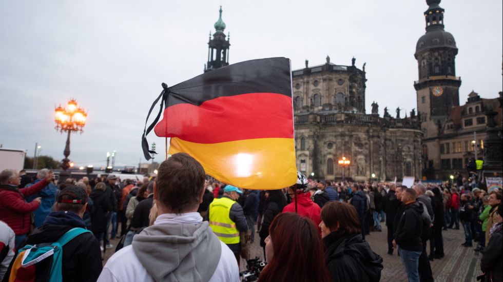 maskenboykott-sachsen-lockdown-afd-fluegel-coronaleugner-querdenker-demos-martin-dulig-urban-chrupalla