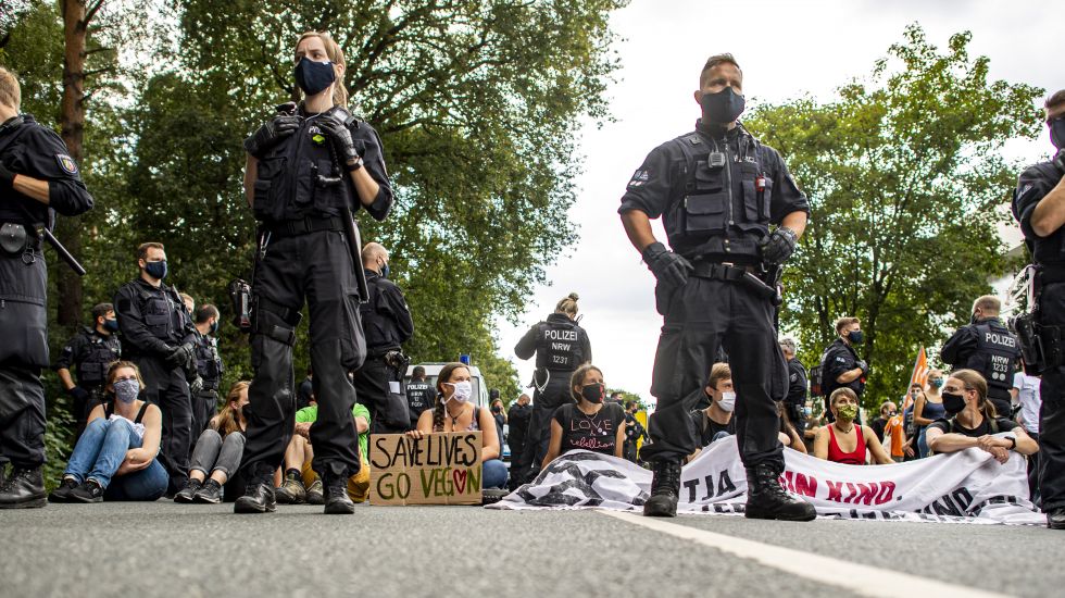 coronafaelle-toennies-sachsen-anhalt-test-fleischindustrie-gesetz-hubertus-heil-laumann