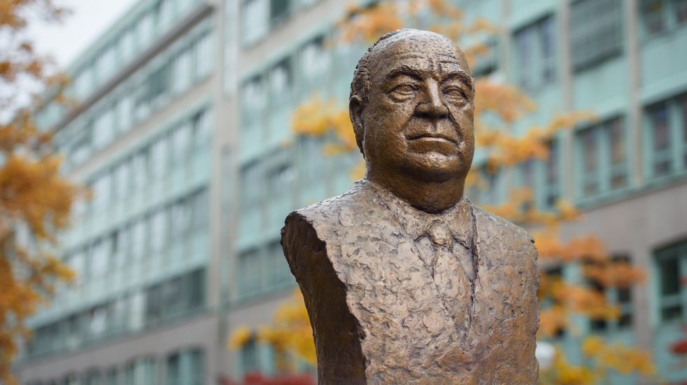 helmut-kohl-altkanzler-stiftung-maike-richter-kanzlerbungalow-akten