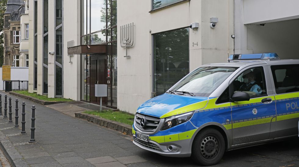 eskalation-naher-osten-gaza-israel-israelfahnen-synagogen-brand-deutschland