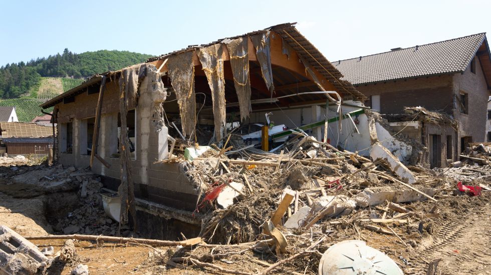 flut-katastrophenschutz-nordrhein-westfalen-reul-armin-schuster-seehofer-innenministerium-kritis