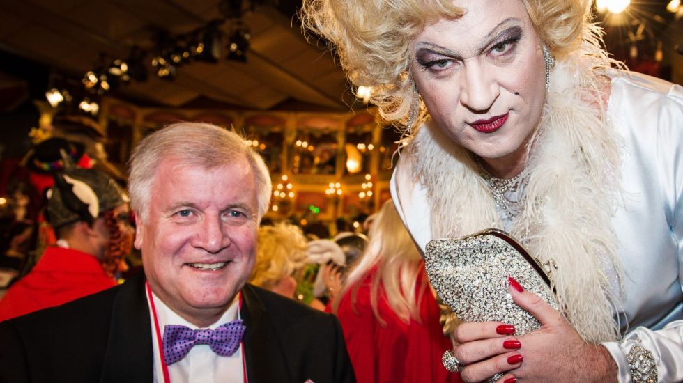 Horst Seehofer (l.) und Markus Söder (r.) als Marilyn Monroe verkleidet