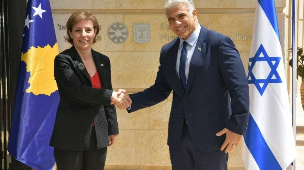 Donika Gërvalla-Schwarz, Yair Lapid