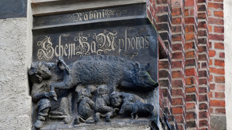 Antisemitisches Relief an Kriche 