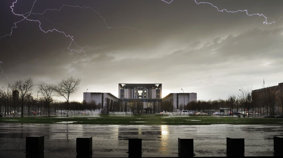 Gewitter über dem Kanzleramt