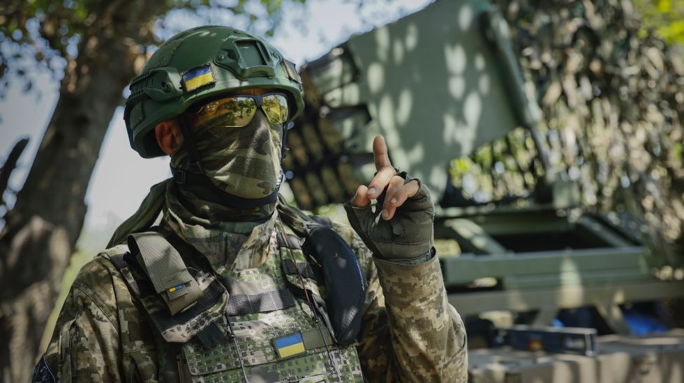 Ukrainischer Soldat nahe Bachmut