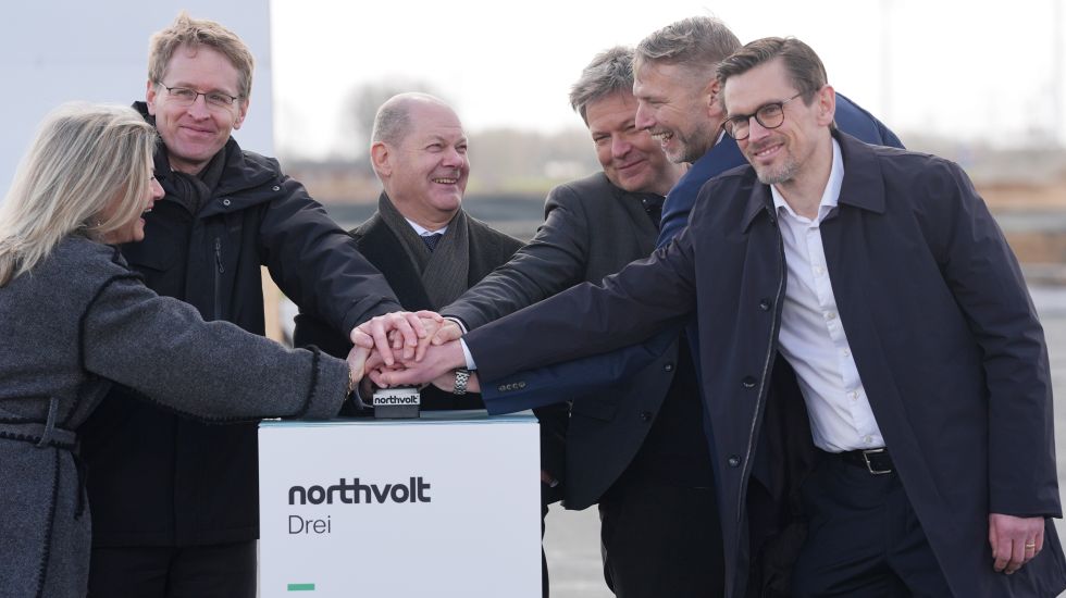 Baubeginn Batteriefabrik bei Heide